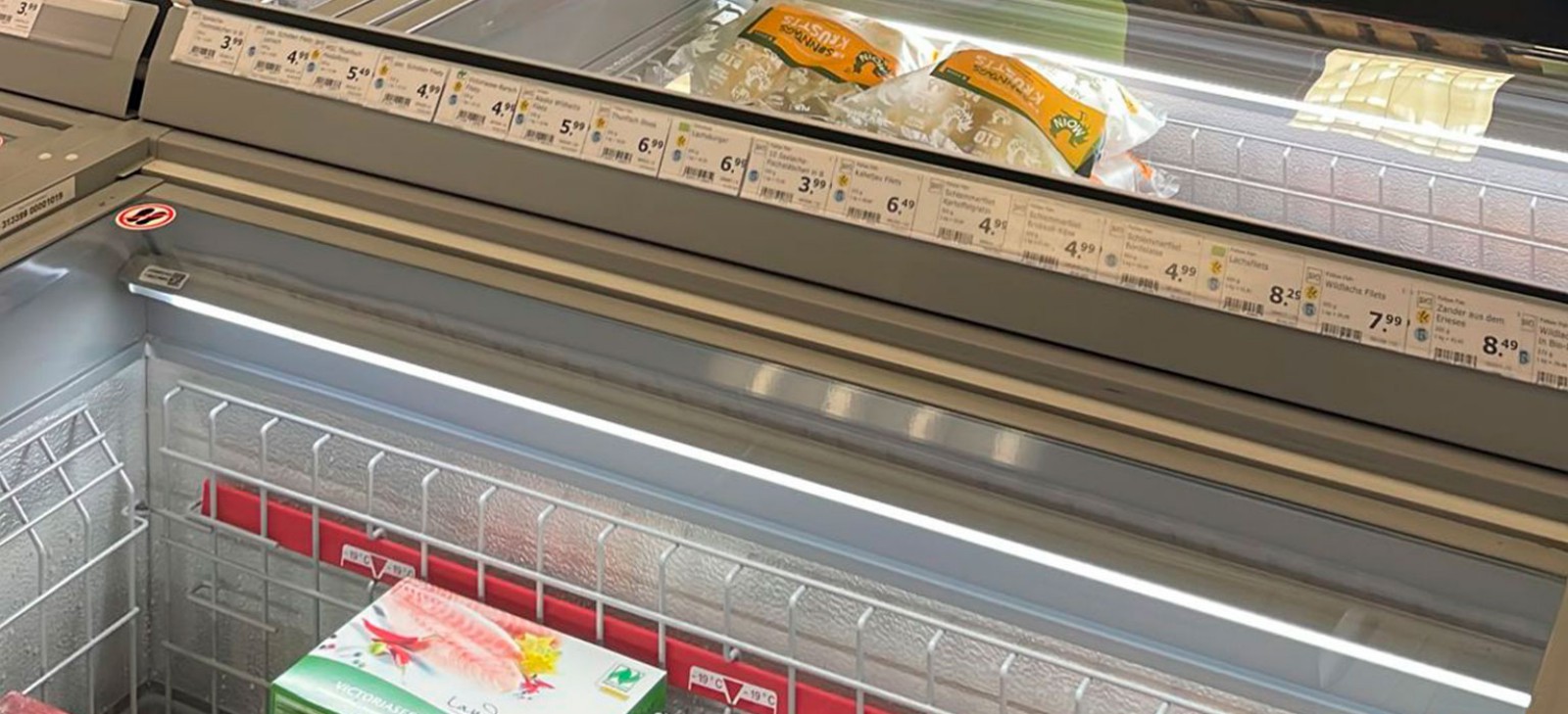 An unseren Theken erhalten Sie frische Milchprodukte, Backwaren, Wurst und Käse.